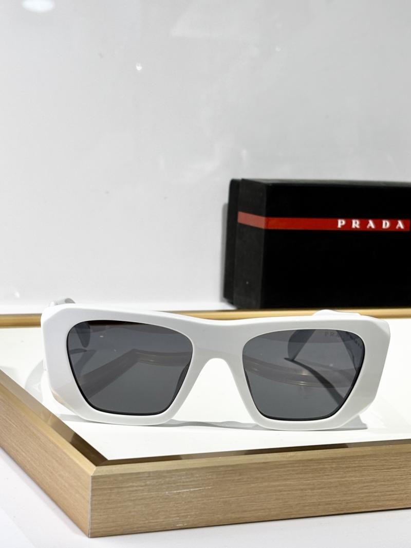 Prada Sunglasses SPR B18-B