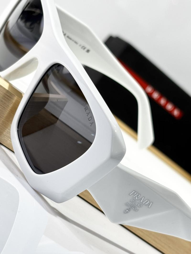 Prada Sunglasses SPR B18-B