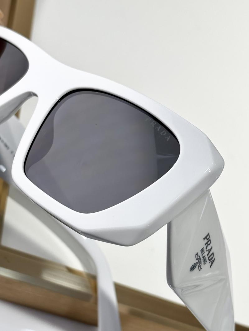 Prada Sunglasses SPR B18-B