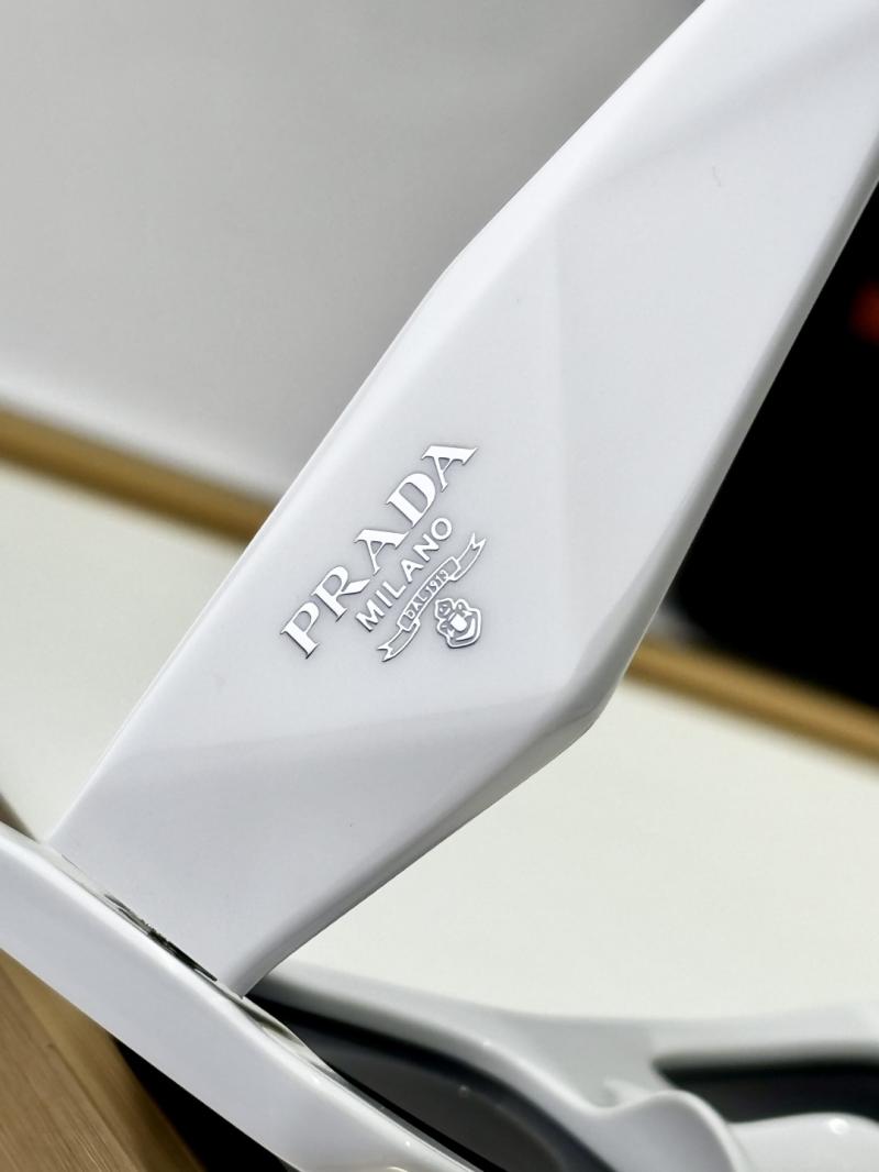 Prada Sunglasses SPR B18-B