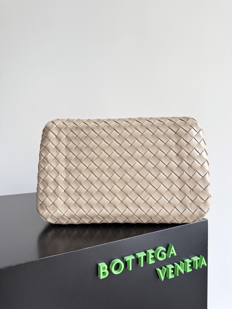 Bottega Veneta Large Parachute Ecru 796571