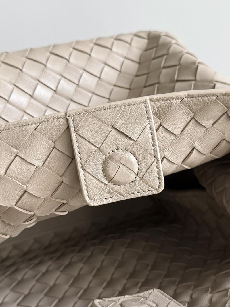 Bottega Veneta Large Parachute Ecru 796571