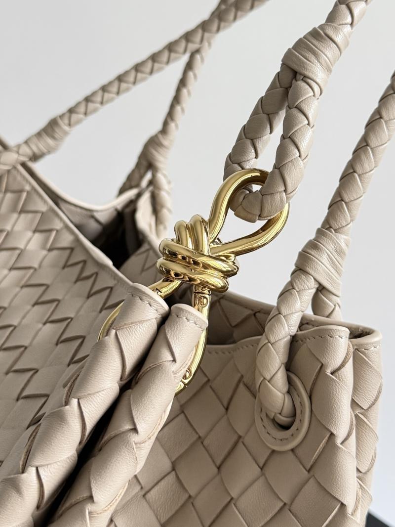 Bottega Veneta Large Parachute Ecru 796571