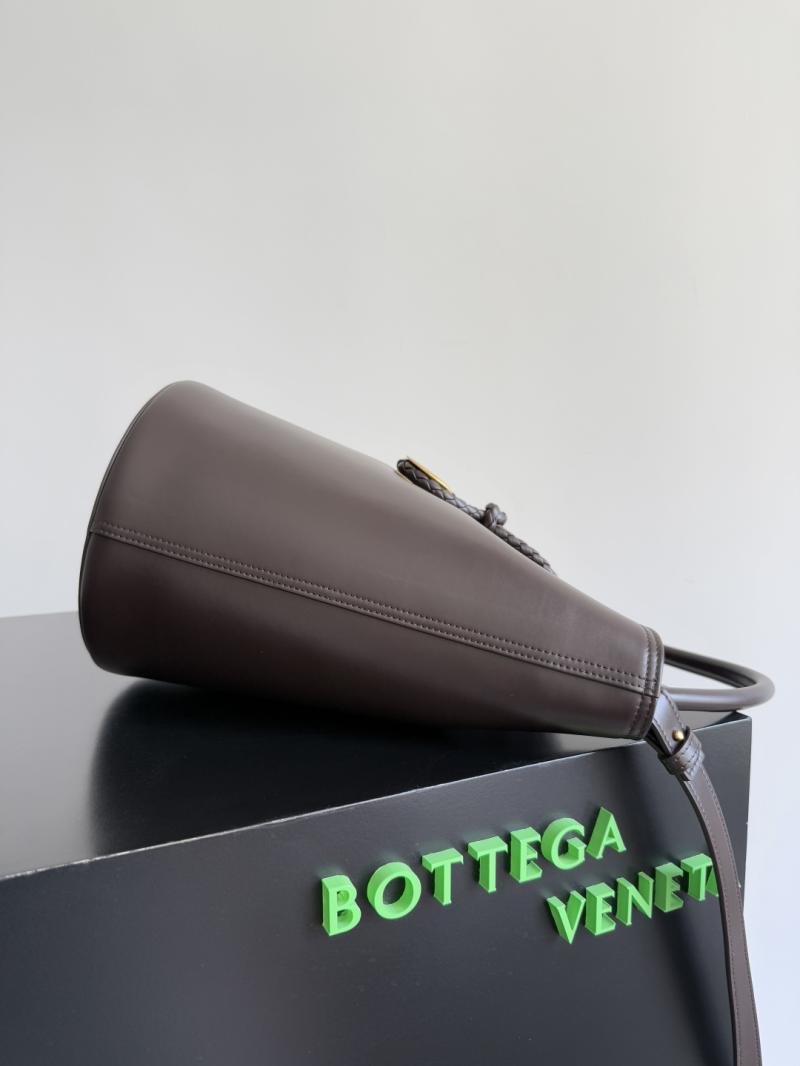 Bottega Veneta Liberta Bucket Fondant 806038