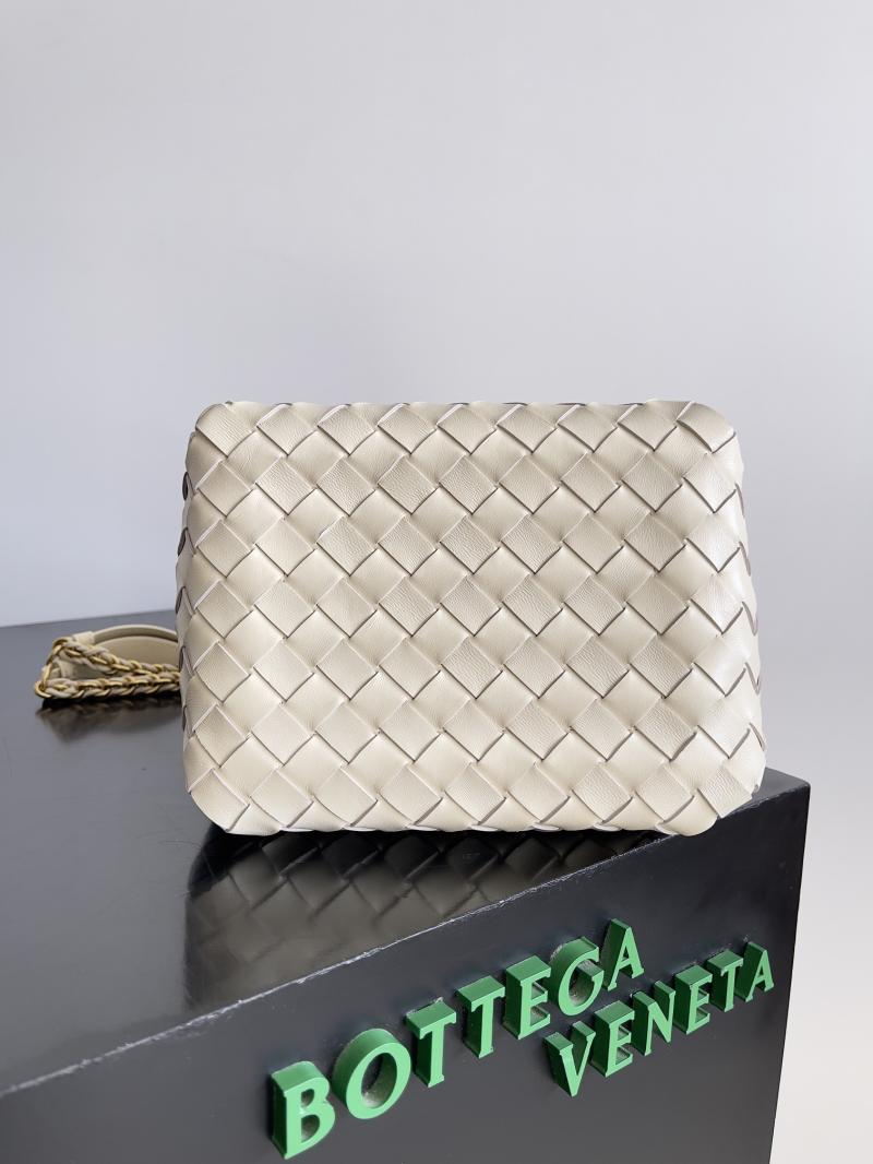 Bottega Veneta Small Parachute Chain Chalk 817175