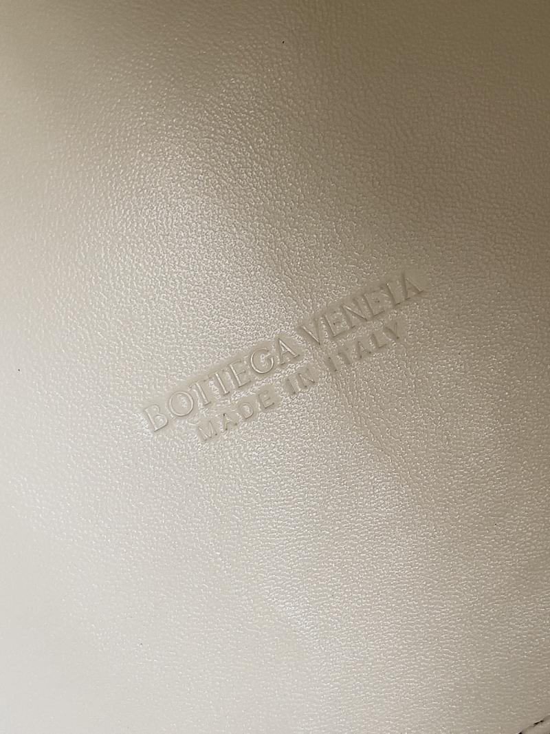 Bottega Veneta Small Parachute Chain Chalk 817175