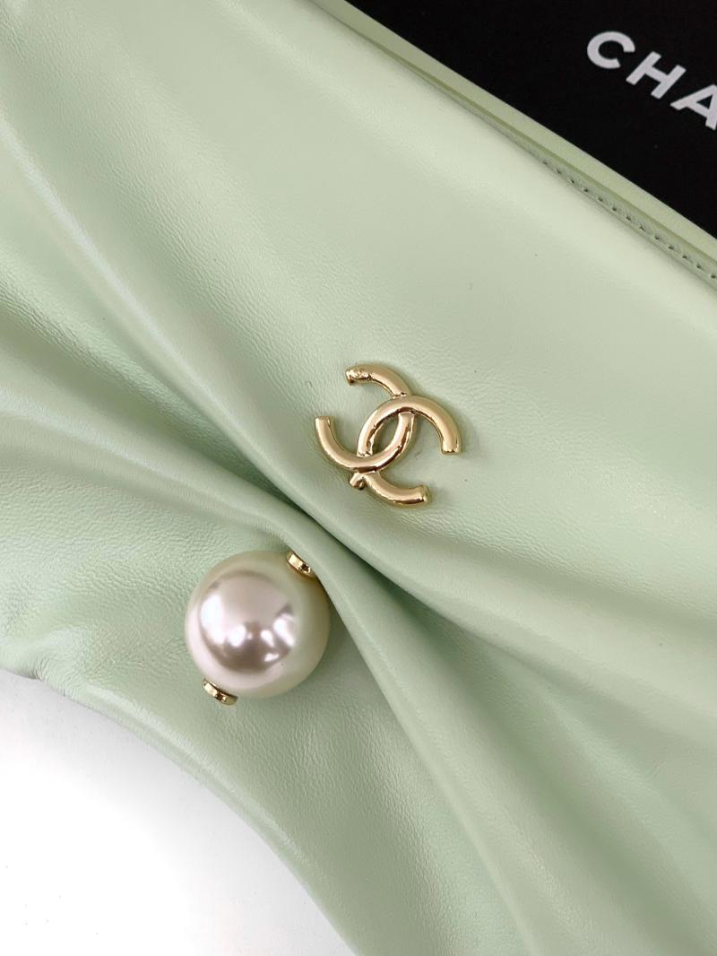 Chanel Clutch With Chain Green AP4613