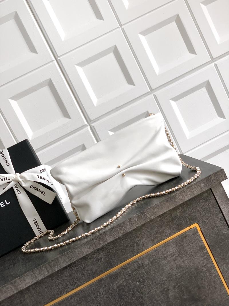 Chanel Clutch With Chain White AP4613