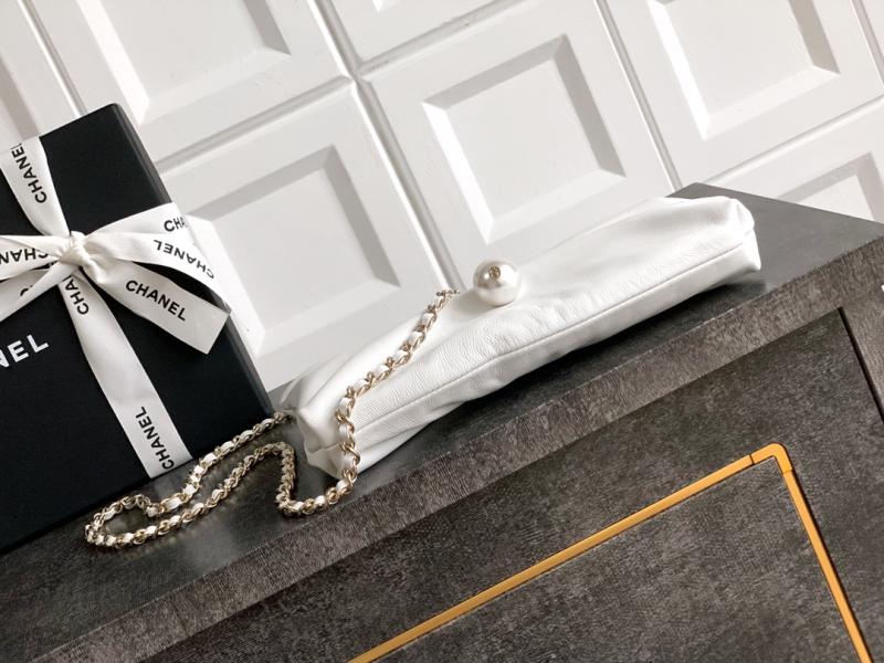 Chanel Clutch With Chain White AP4613