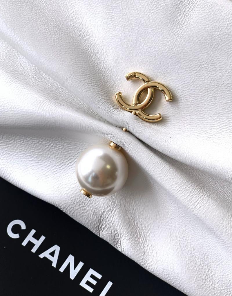Chanel Clutch With Chain White AP4613