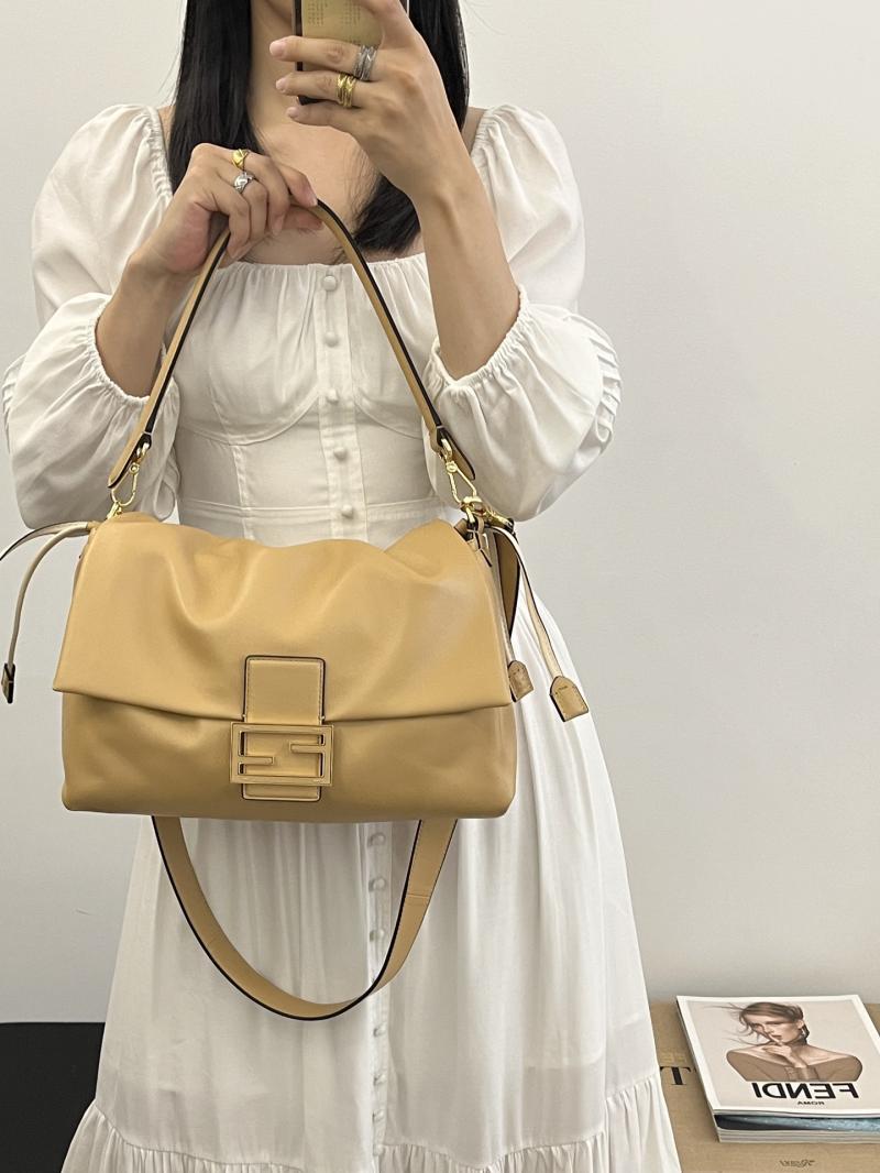 Fendi Mamma Baguette Large Beige 8BR834