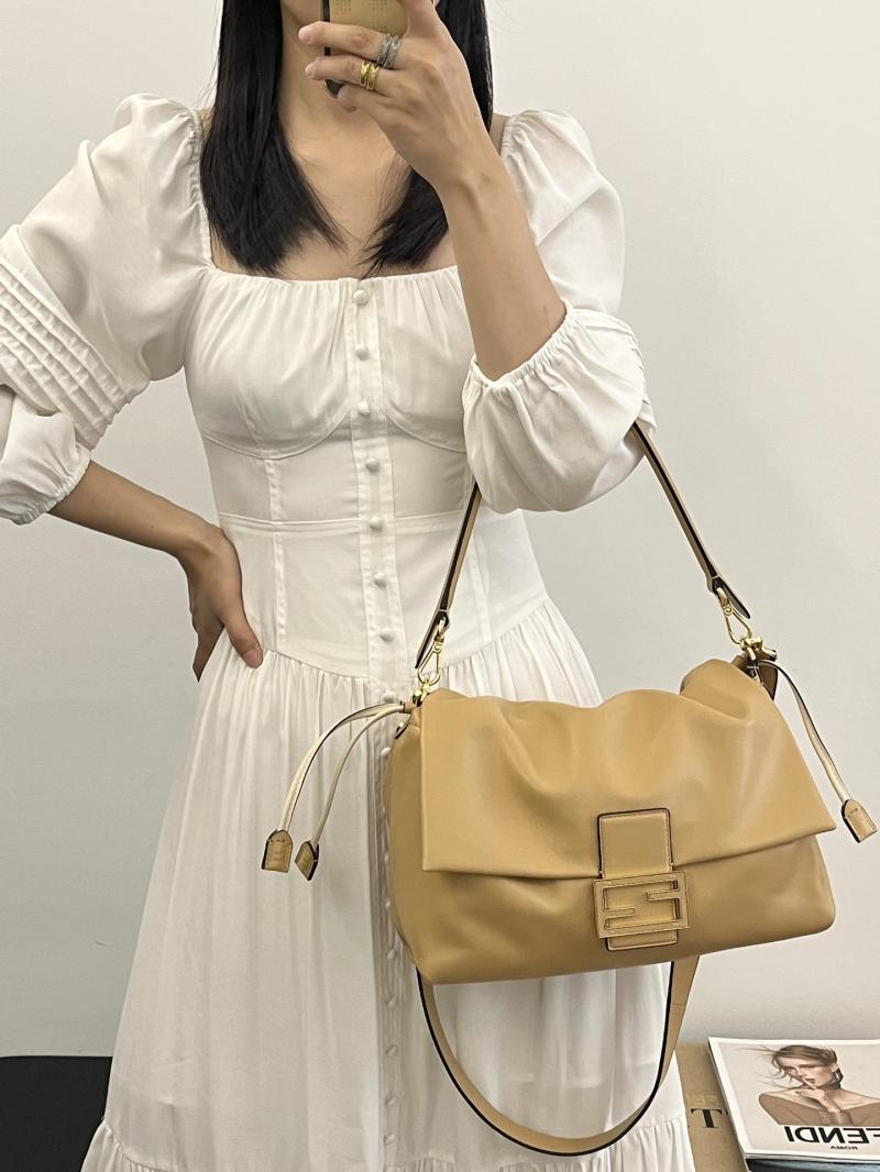 Fendi Mamma Baguette Large Beige 8BR834