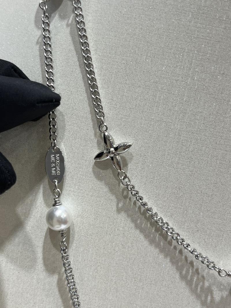Louis Vuitton Necklace LN52802