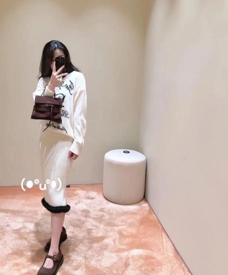 Small Moschino Tie Me bag Brown M8100
