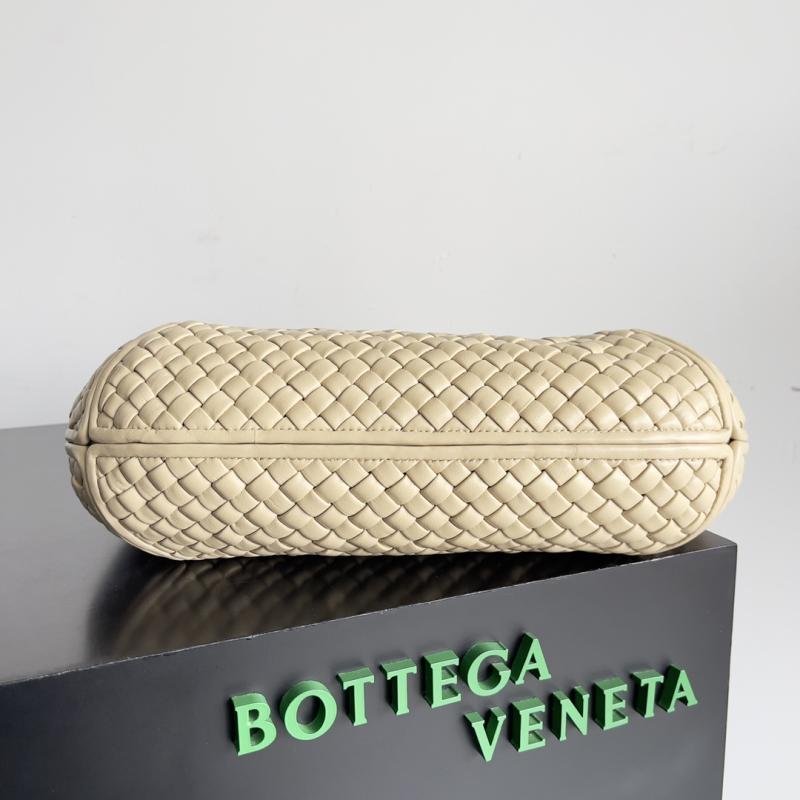 Bottega Veneta Medium Clicker Bag Beige 730969