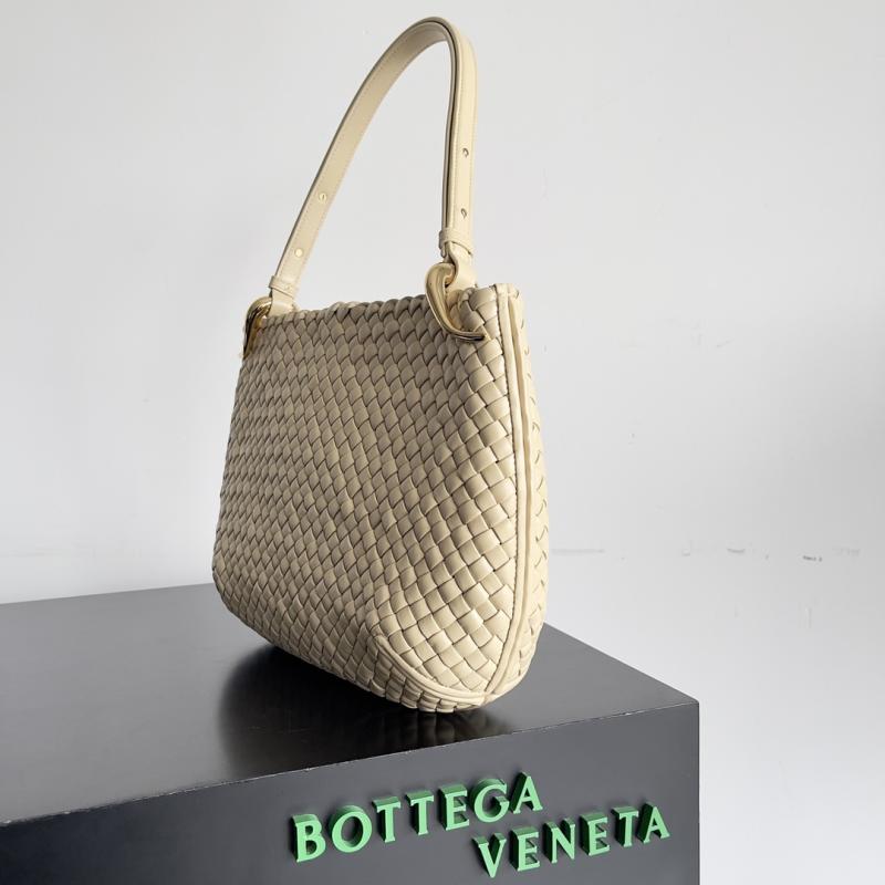 Bottega Veneta Medium Clicker Bag Beige 730969