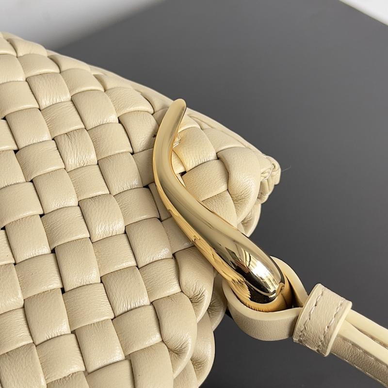 Bottega Veneta Medium Clicker Bag Beige 730969