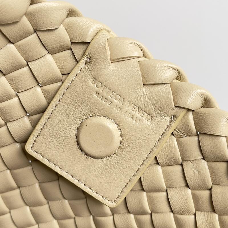 Bottega Veneta Medium Clicker Bag Beige 730969