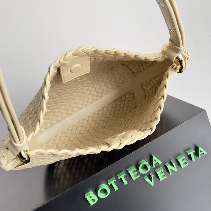 Bottega Veneta Medium Clicker Bag Beige 730969