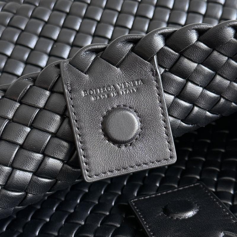 Bottega Veneta Medium Clicker Bag Black 730969