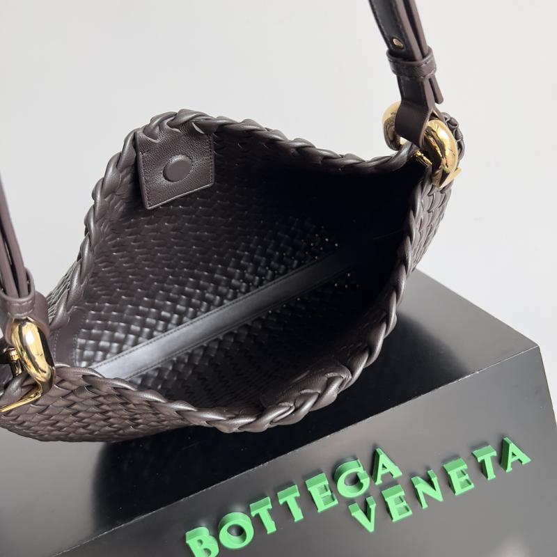 Bottega Veneta Medium Clicker Bag Fondant 730969