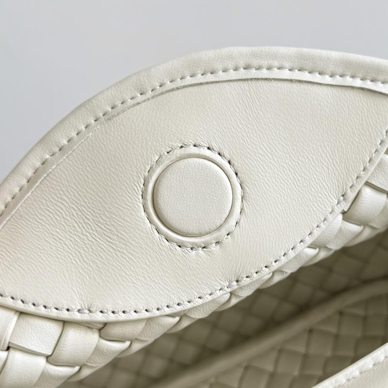 Bottega Veneta Small Cobble Top Handle Sea salt 805739