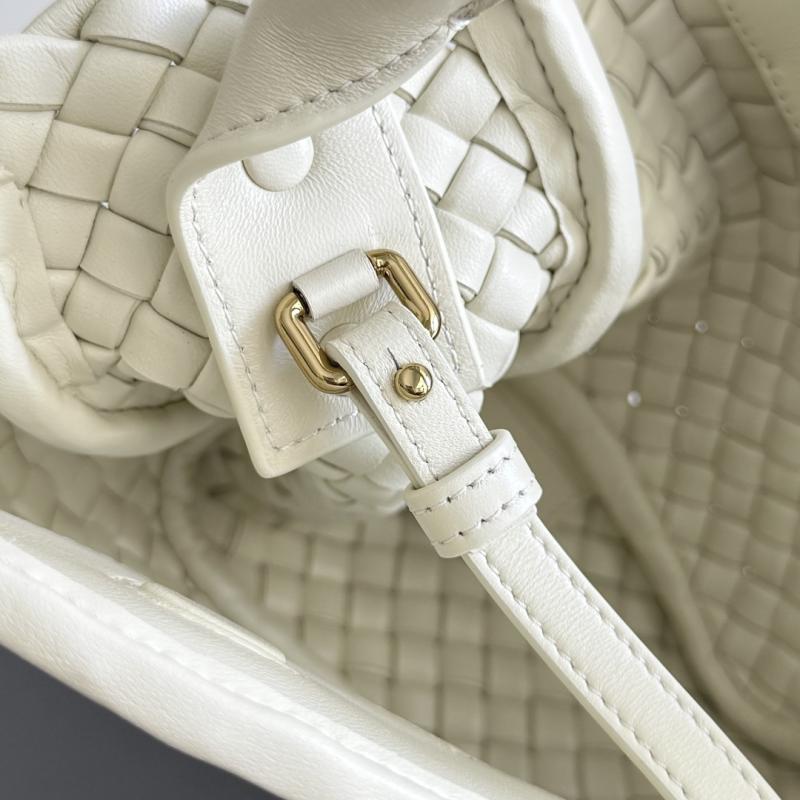 Bottega Veneta Small Cobble Top Handle Sea salt 805739