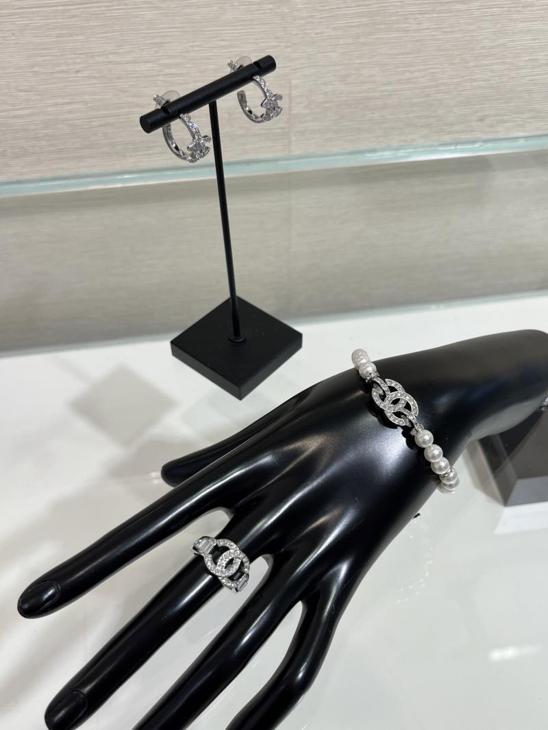 Chanel Bracelet YCB61801