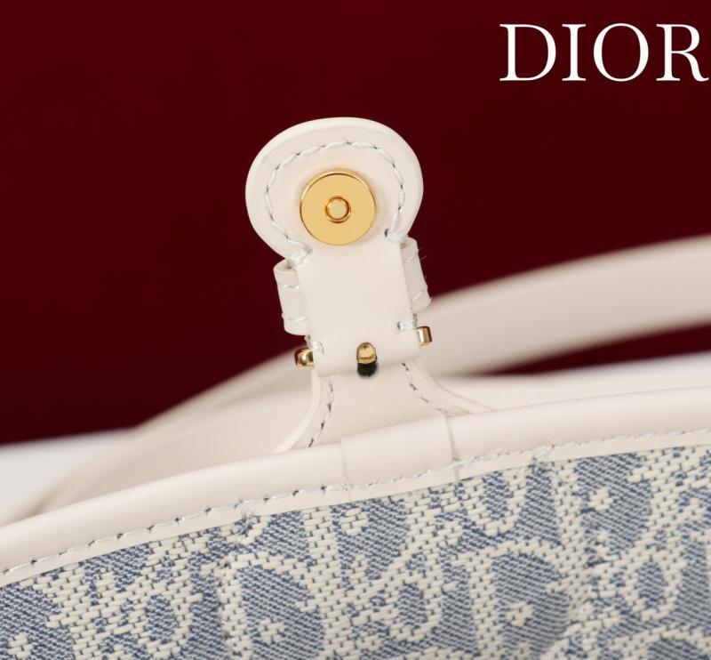 Dior Bobby East-West Bag M9335
