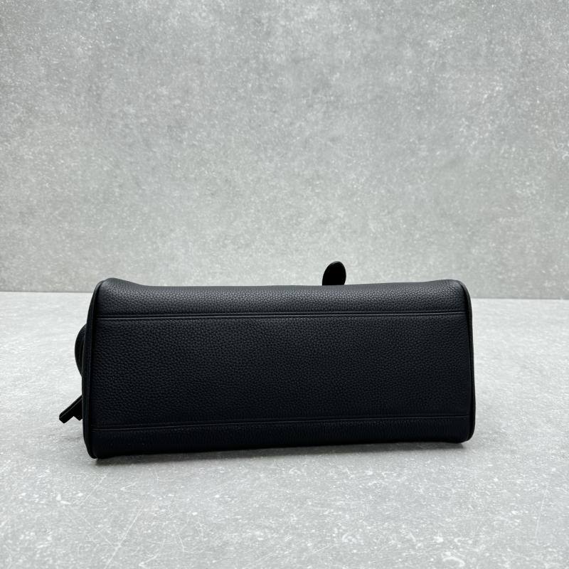Jacquemus The Medium Turismo Grained Leather Bag Black J2130