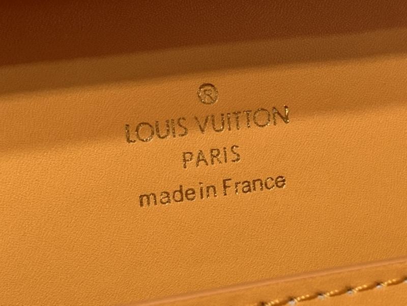 Louis Vuitton Handle Trunk M12458