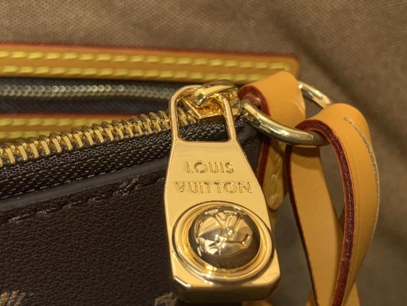 Louis Vuitton Leather Nevereverfull M14023
