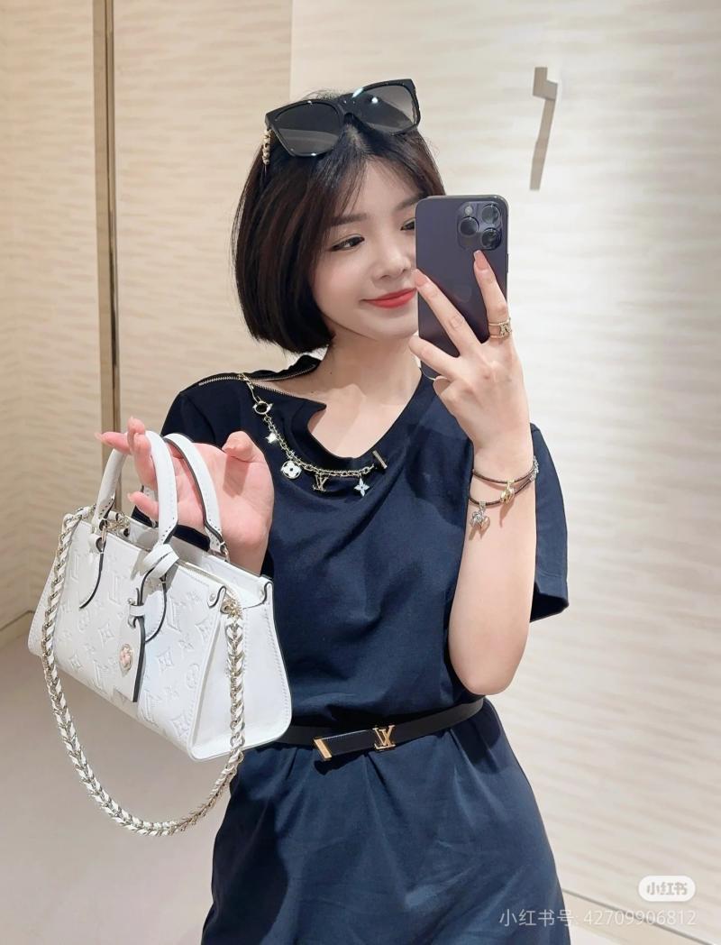 Louis Vuitton OnTheGo East West White M11274