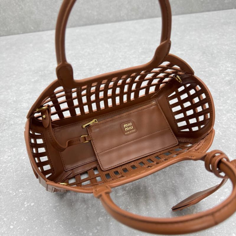 Miu Miu Leather basket Cognac 5BA294