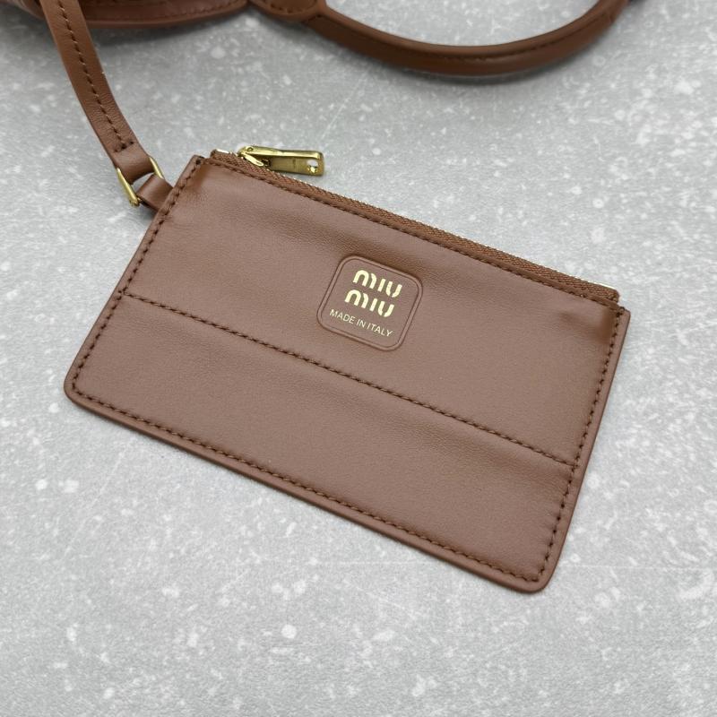 Miu Miu Leather basket Cognac 5BA294