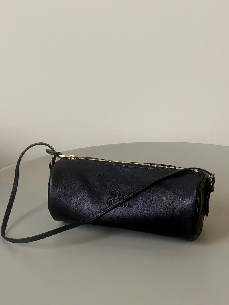 Miu Miu Nappa leather pouch Black 5NE851