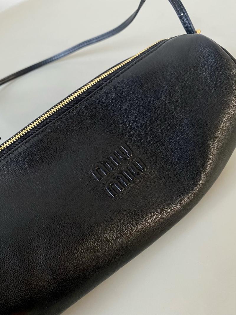 Miu Miu Nappa leather pouch Black 5NE851