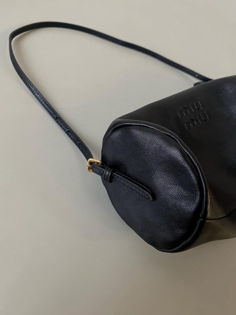 Miu Miu Nappa leather pouch Black 5NE851