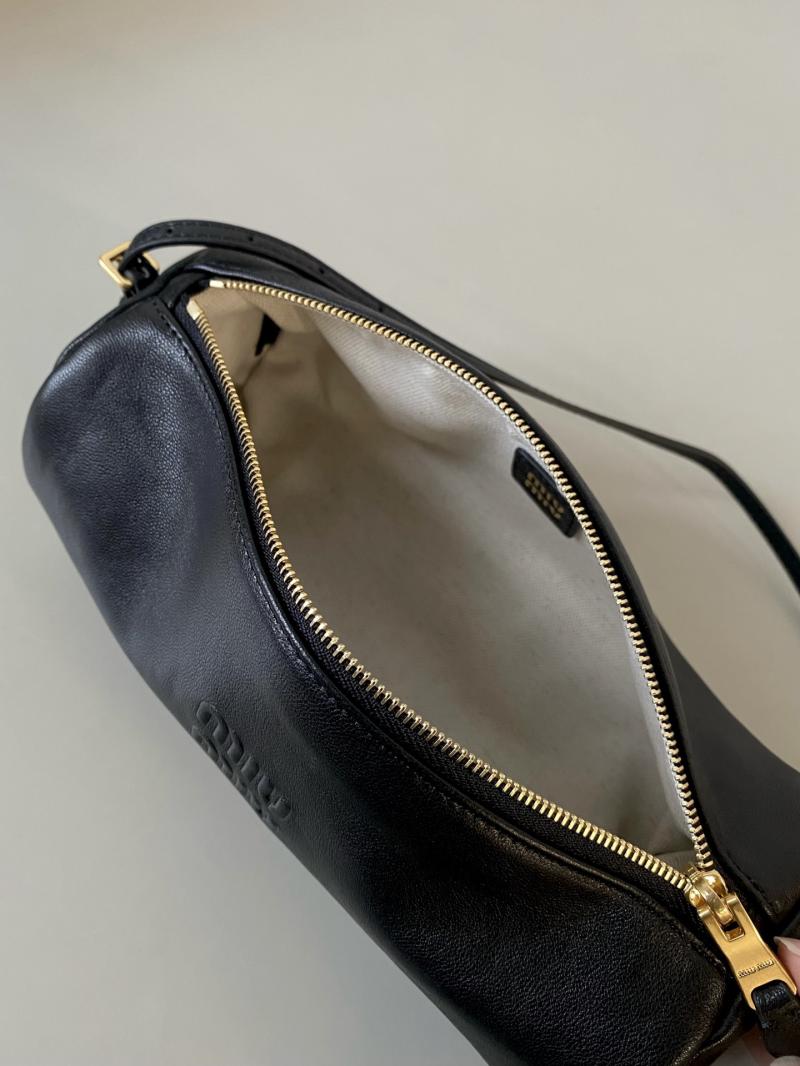 Miu Miu Nappa leather pouch Black 5NE851