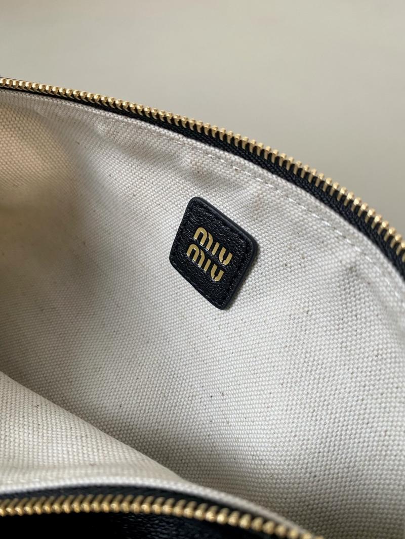 Miu Miu Nappa leather pouch Black 5NE851