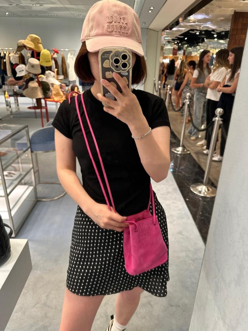 Miu Miu Suede pouch Fuchsia 5NF460