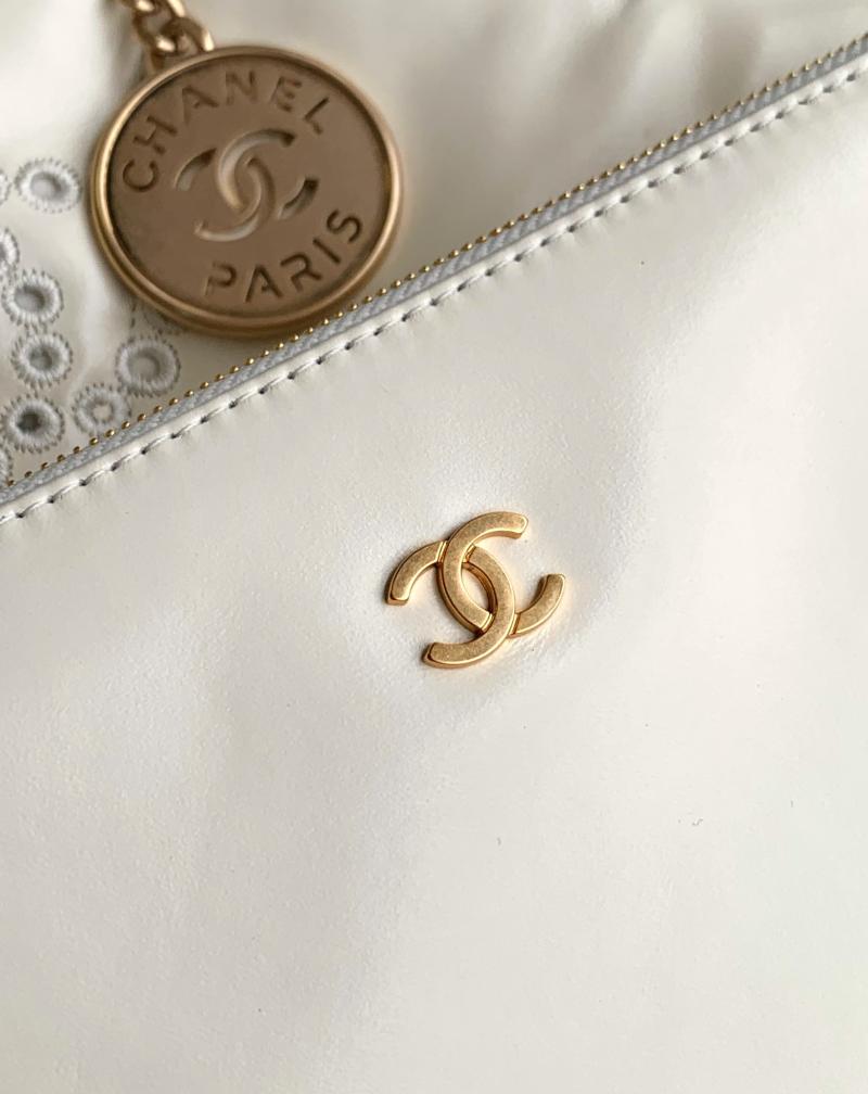 Small Chanel 22 Handbag Cream AS3260