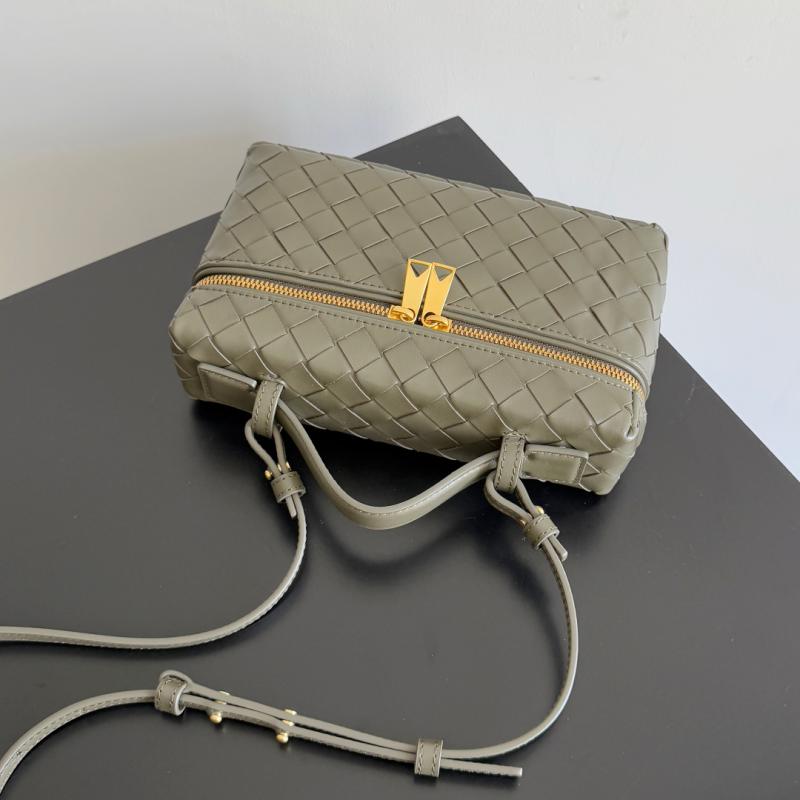 Bottega Veneta Bang Bang Vanity Case Cypress B789109