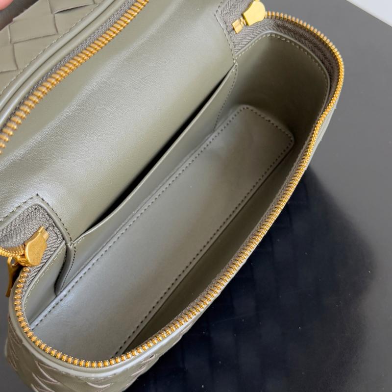 Bottega Veneta Bang Bang Vanity Case Cypress B789109