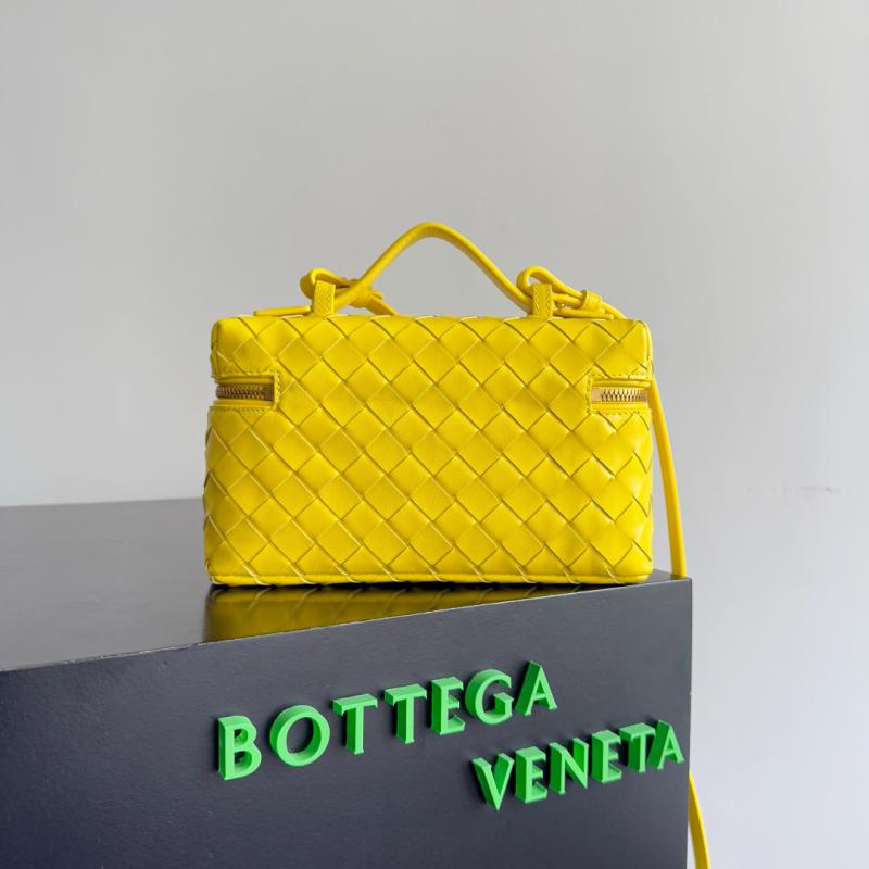 Bottega Veneta Bang Bang Vanity Case Sulfur B789109