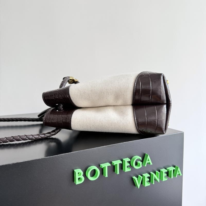 Bottega Veneta Canvas Andiamo 743572