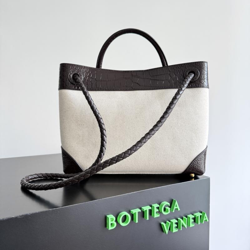 Bottega Veneta Canvas Andiamo 743572