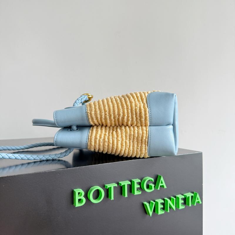 Bottega Veneta Raffia Small Andiamo Ice 827478