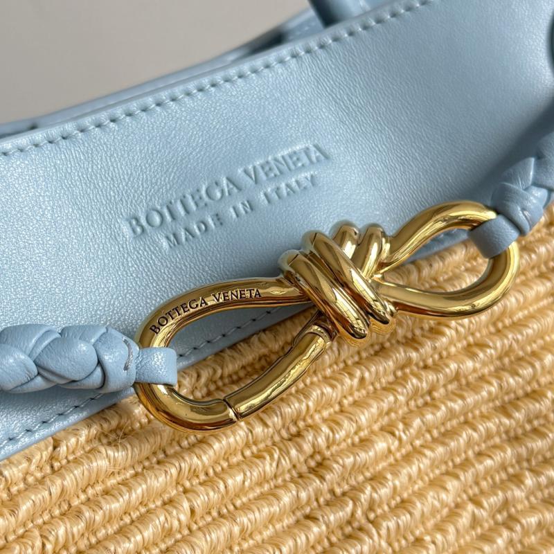 Bottega Veneta Raffia Small Andiamo Ice 827478