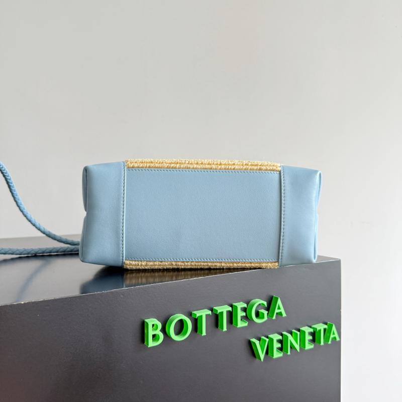 Bottega Veneta Raffia Small Andiamo Ice 827478